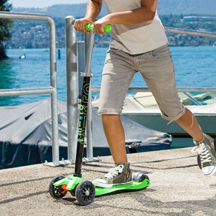 Micro Scooters Maxi Micro Classic Led Kickboard Green - R Exclusive - Image 3